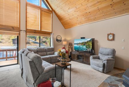 Tahoe Signature Properties, Pinecone Lodge