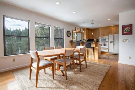 Sun Bear Realty & Vacation Rentals, Jennifer 805JE