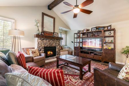 Sun Bear Realty & Vacation Rentals, McCloud MC206