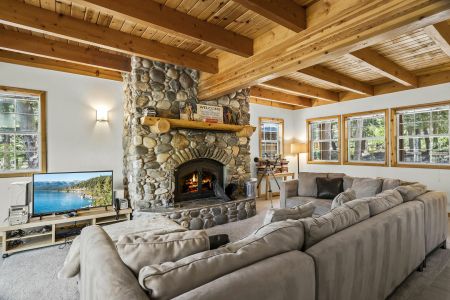 Tahoe Signature Properties, Meadow View Cabin