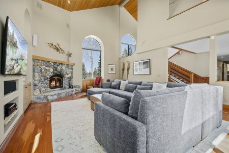 Tahoe Signature Properties, Hilltop Manor