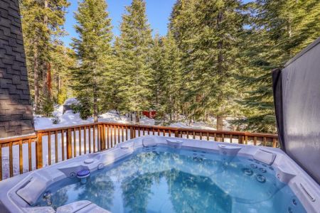 Tahoe Truckee Vacation Properties, All Decked Out