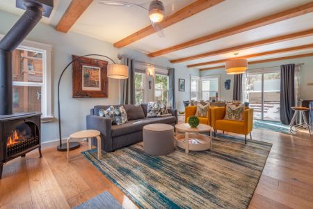 Tahoe Truckee Vacation Properties, Pino Paradise