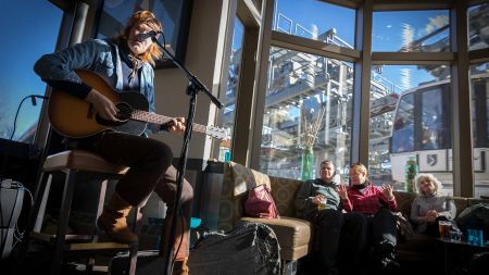 The Village at Palisades Tahoe, Plaza Bar Music Series