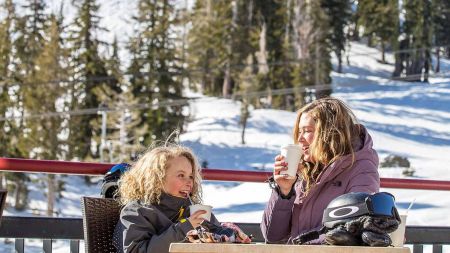 The Village at Palisades Tahoe, Chase Sapphire Cardmember Pop-Up Lounge