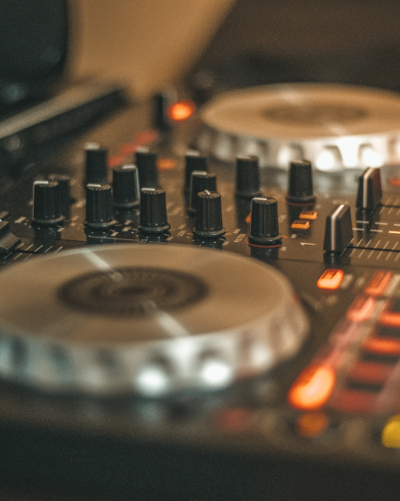 Tahoe National Brewing Co., DJ Night