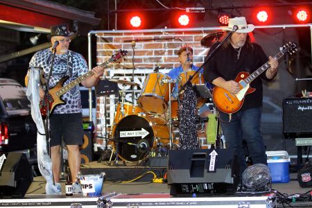 Lake Tahoe AleWorX, Summer Concert Series: One Way Street Band