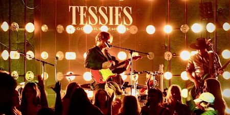 Tessie's Cocktails & Chords, Tahoe Tommy Band ft. Mic Smith