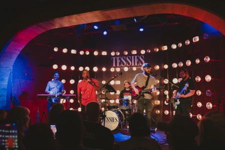 Tessie's Cocktails & Chords, SUNDAY SESSION - BREAD & BUTTER BAND