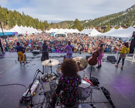 WinterWonderGrass Festival, Free WinterWonderGrass Kickoff Show