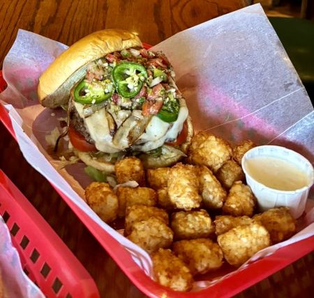 Pete 'n Peters Sports & Spirits, Specialty Burgers
