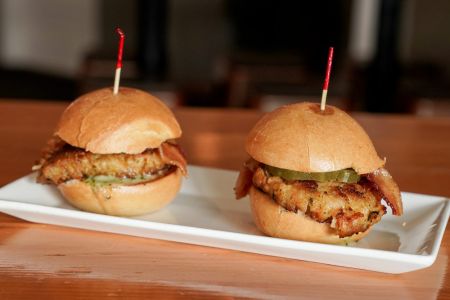 Crosby's Kitchen & Cocktail, Crab Cake Sliders