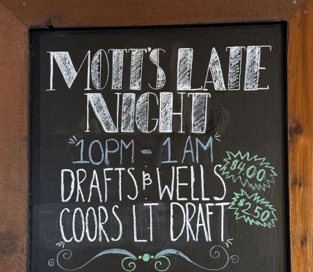 Mott Canyon Tavern & Grill, Late Night Drink Specials