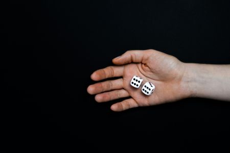 Mott Canyon Tavern & Grill, Motzee: Roll the Dice and Win