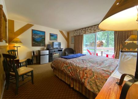 River Ranch Lodge & Restaurant, Midweek Lodging Special (Seasonal)