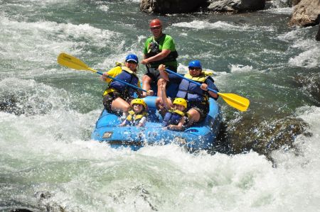 Tahoe Whitewater Tours, Truckee River: Verdi to Mayberry (Class III Whitewater)