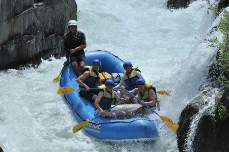 Tahoe Whitewater Tours, Middle Fork American River: Tunnel Chute (Class IV+ Whitewater)