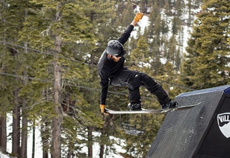 Snowboarder in the park 